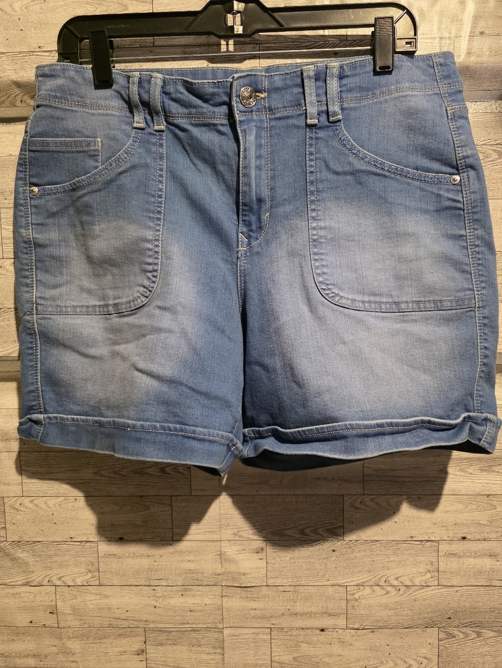 Gloria Vanderbilt Light Blue Denim Rolled-Hem Shorts - Picture 1 of 3